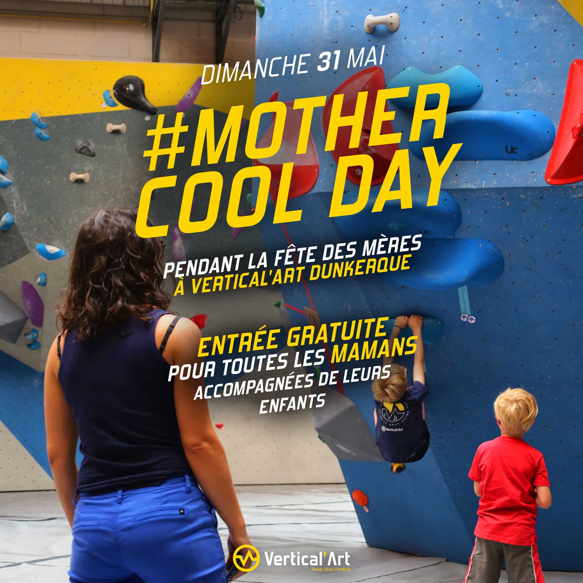 Une maman et son enfant grimpent ensemble sur un mur de bloc dans une ambiance conviviale à Vertical’Art Dunkerque lors du Mother Cool Day.